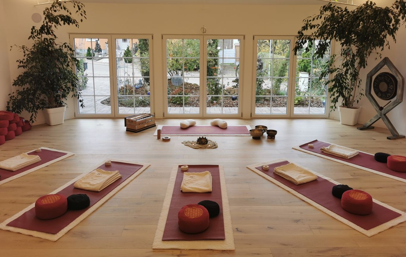 Yoga in Angelbachtal: Unsere liebevoll eingerichtete Räumlichkeiten bieten viel Platz für Yoga.